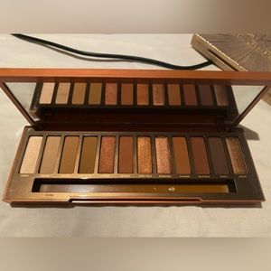 Nearly-new Urban Decay Naked Heat Eyeshadow Palette